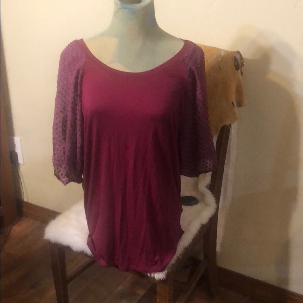 Three dots top M (1997)